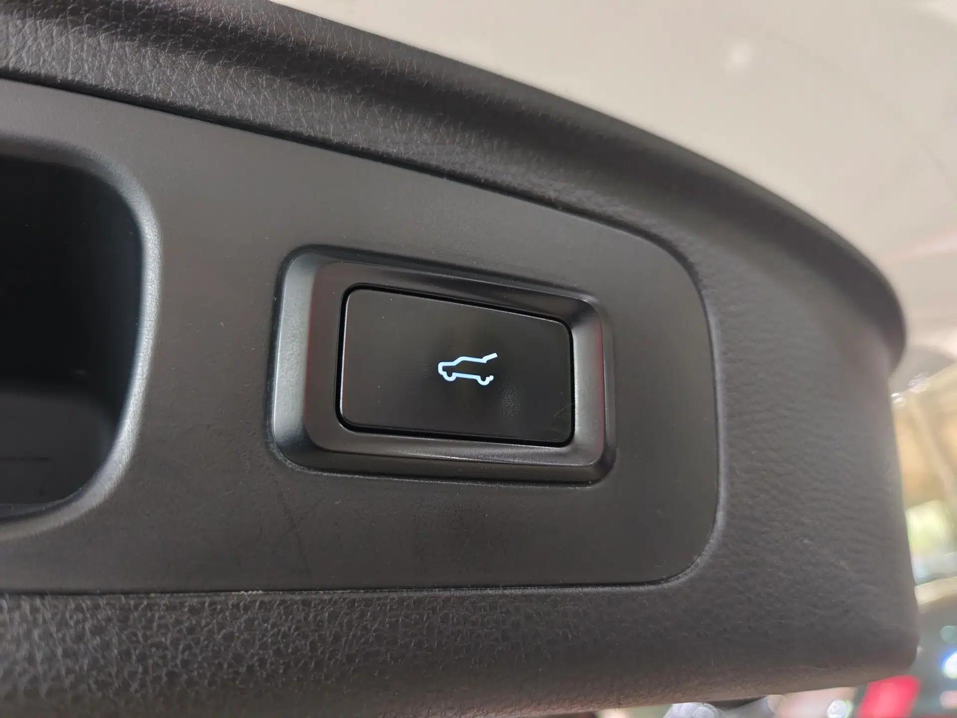 Ford Equator 2023 EcoBoost 225 Premier 7-Seater (2/3/2) — миниатюра 18