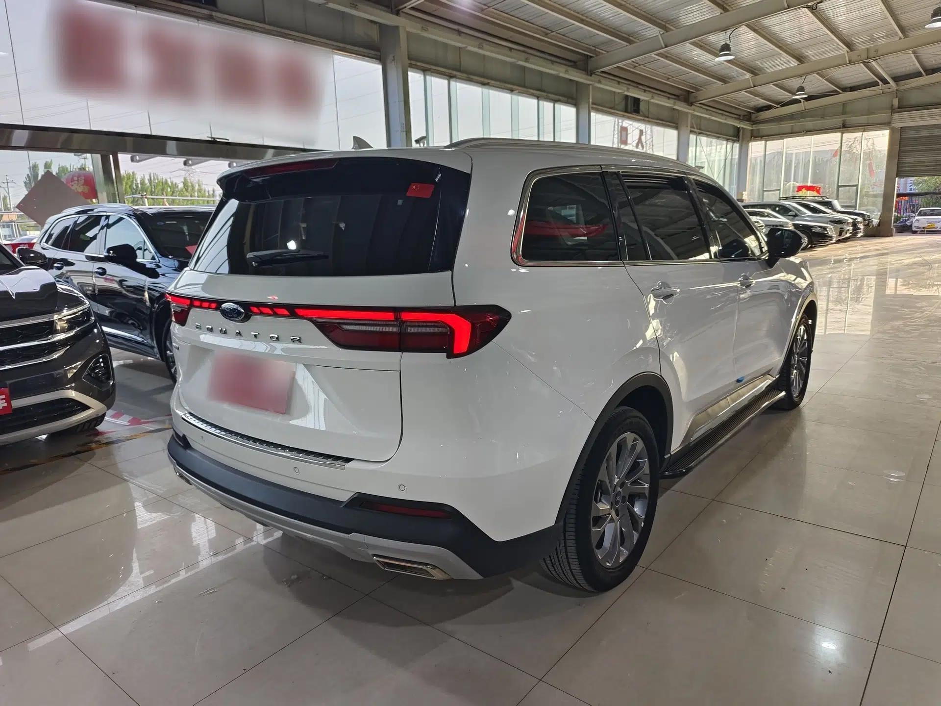 Ford Equator 2023 EcoBoost 225 Premier 7-Seater (2/3/2) — миниатюра 3