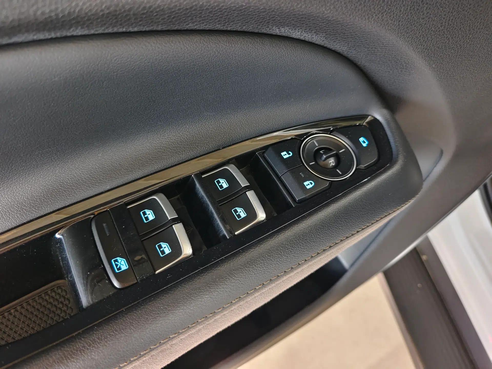 Ford Equator 2023 EcoBoost 225 Premier 7-Seater (2/3/2) — миниатюра 24
