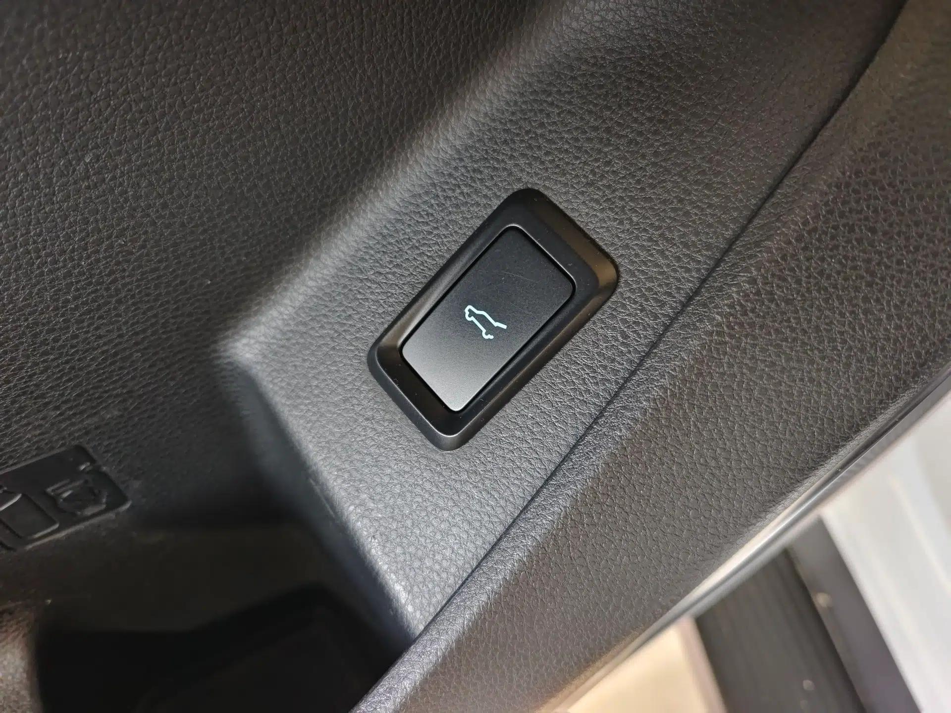 Ford Equator 2023 EcoBoost 225 Premier 7-Seater (2/3/2) — миниатюра 25