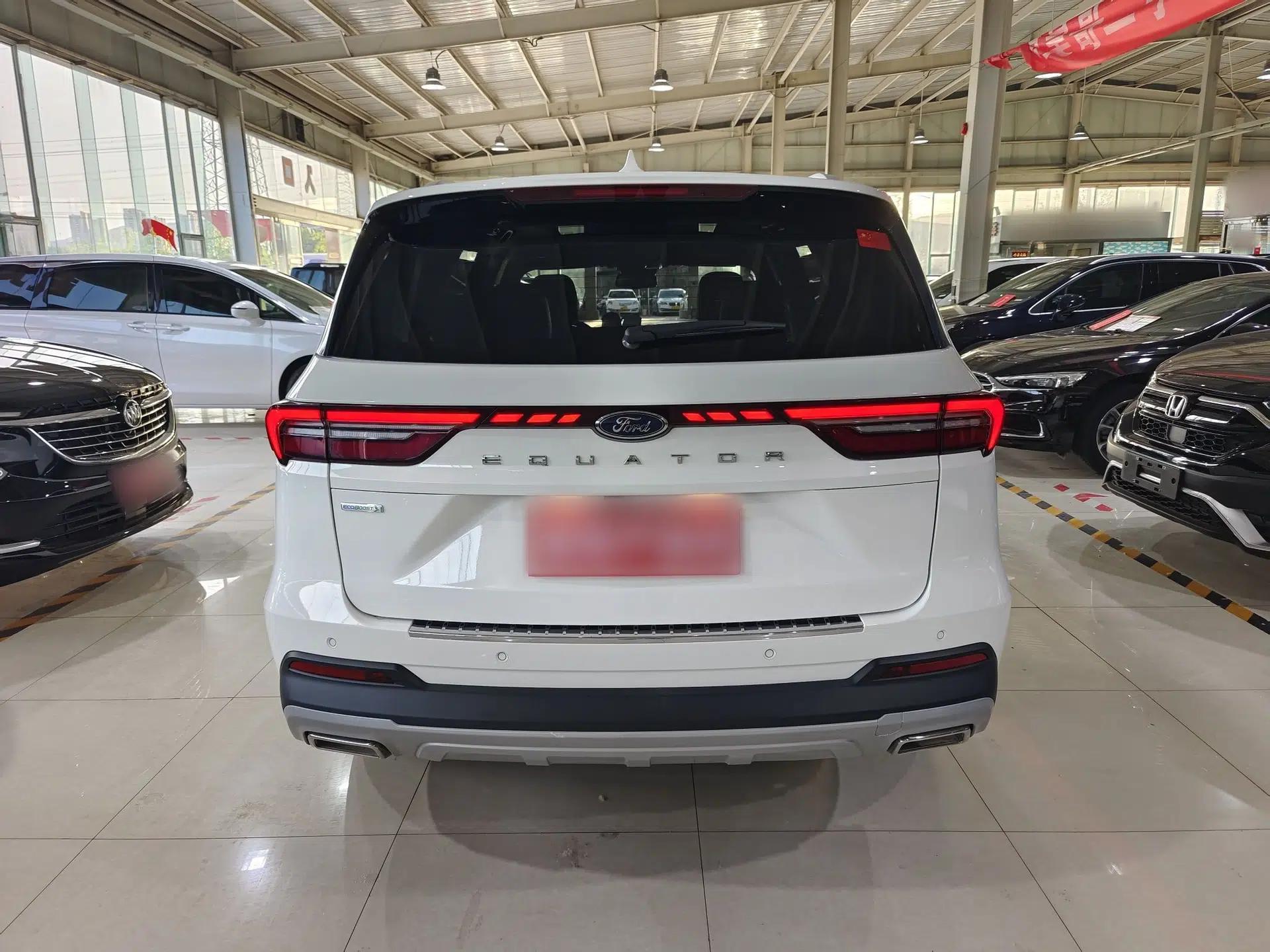 Ford Equator 2023 EcoBoost 225 Premier 7-Seater (2/3/2) — миниатюра 4