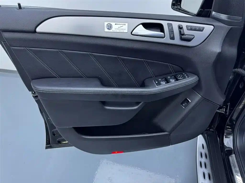 2015 Mercedes-Benz M-Class AMG ML 63 — миниатюра 11