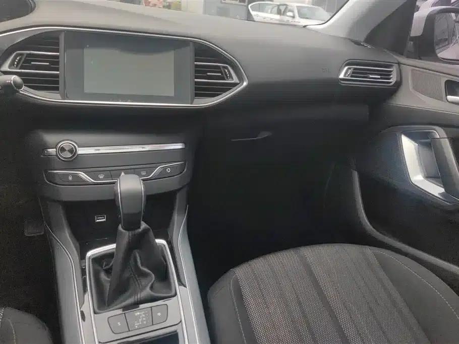 Peugeot 308S 2015 1.6T Automatic Sporty Edition — миниатюра 13