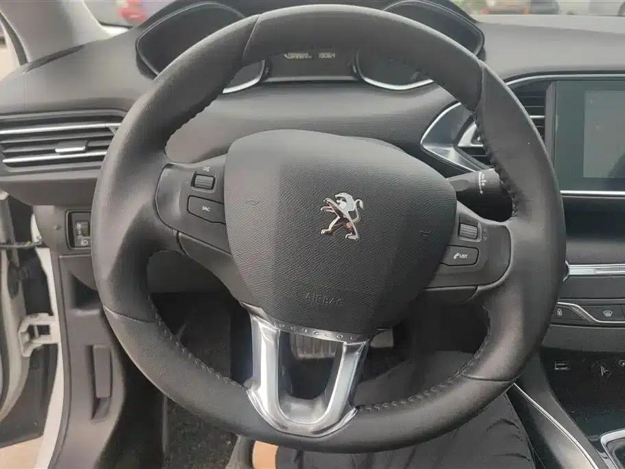 Peugeot 308S 2015 1.6T Automatic Sporty Edition — миниатюра 15