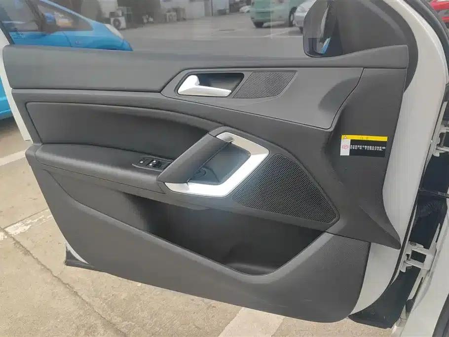Peugeot 308S 2015 1.6T Automatic Sporty Edition — миниатюра 7