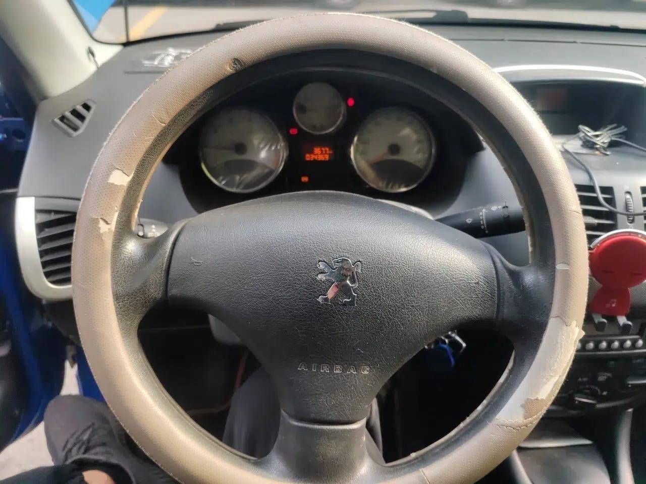 Peugeot 207 2011 Sedan 1.4L Manual Yule Edition — миниатюра 11