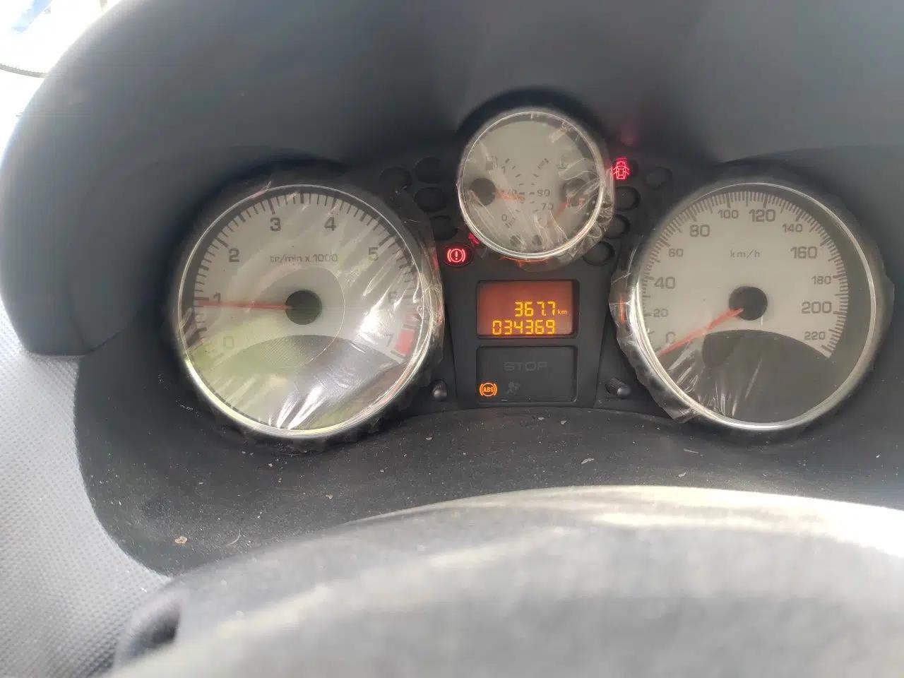 Peugeot 207 2011 Sedan 1.4L Manual Yule Edition — миниатюра 13