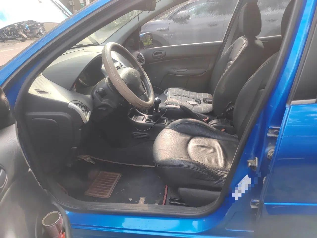Peugeot 207 2011 Sedan 1.4L Manual Yule Edition — миниатюра 16
