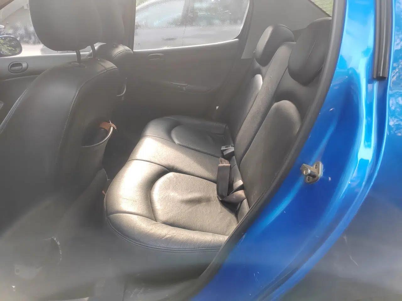 Peugeot 207 2011 Sedan 1.4L Manual Yule Edition — миниатюра 18