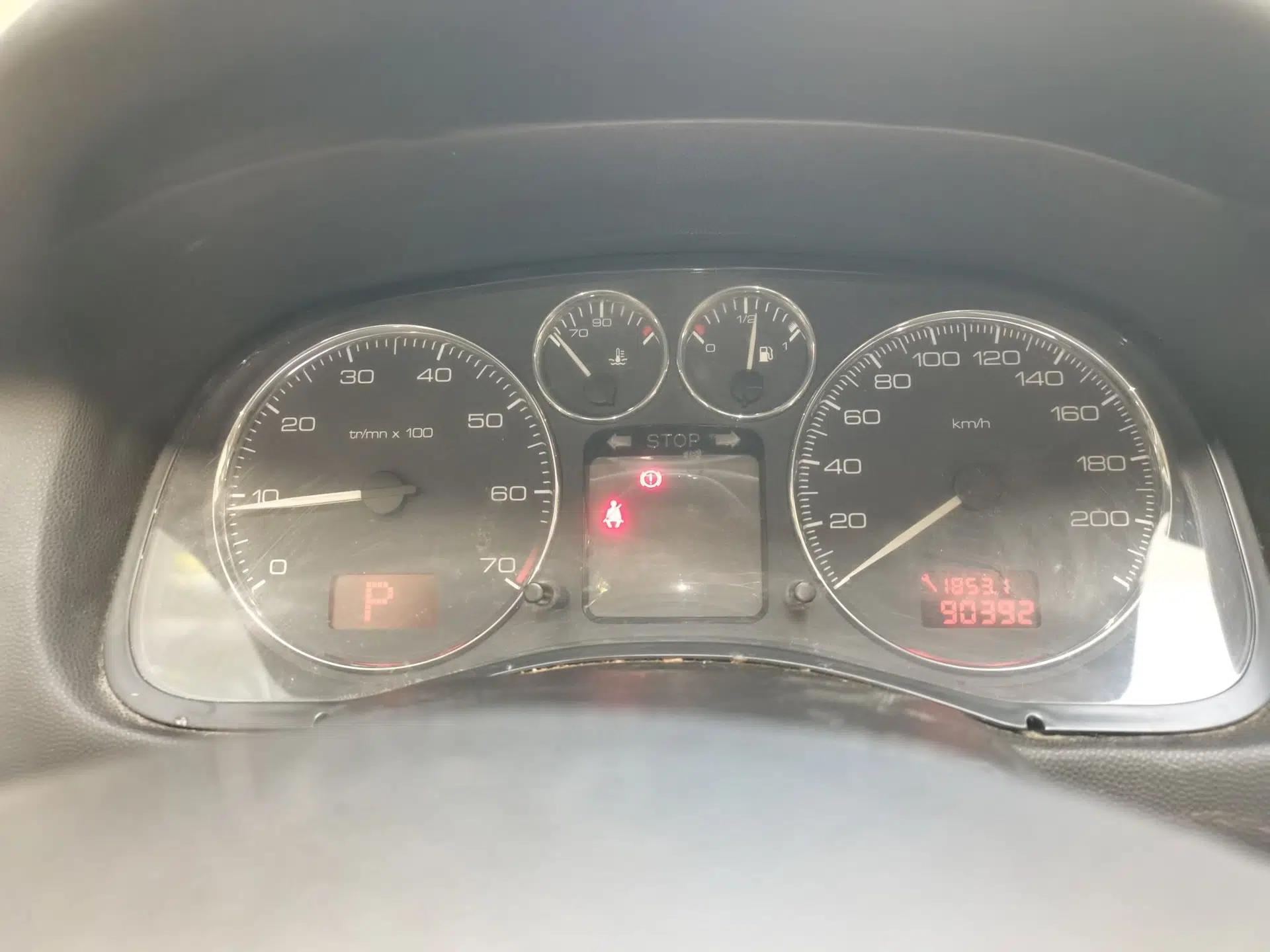 Peugeot 307 2012 Hatchback 1.6L Automatic Comfort Edition — миниатюра 12