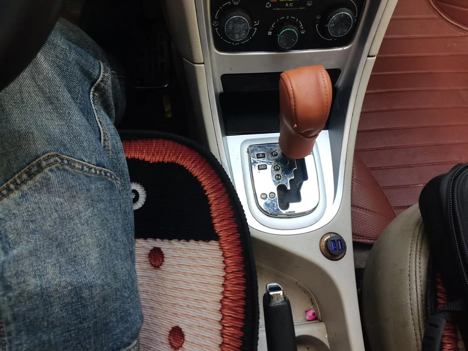 Peugeot 307 2012 Hatchback 1.6L Automatic Comfort Edition — миниатюра 15