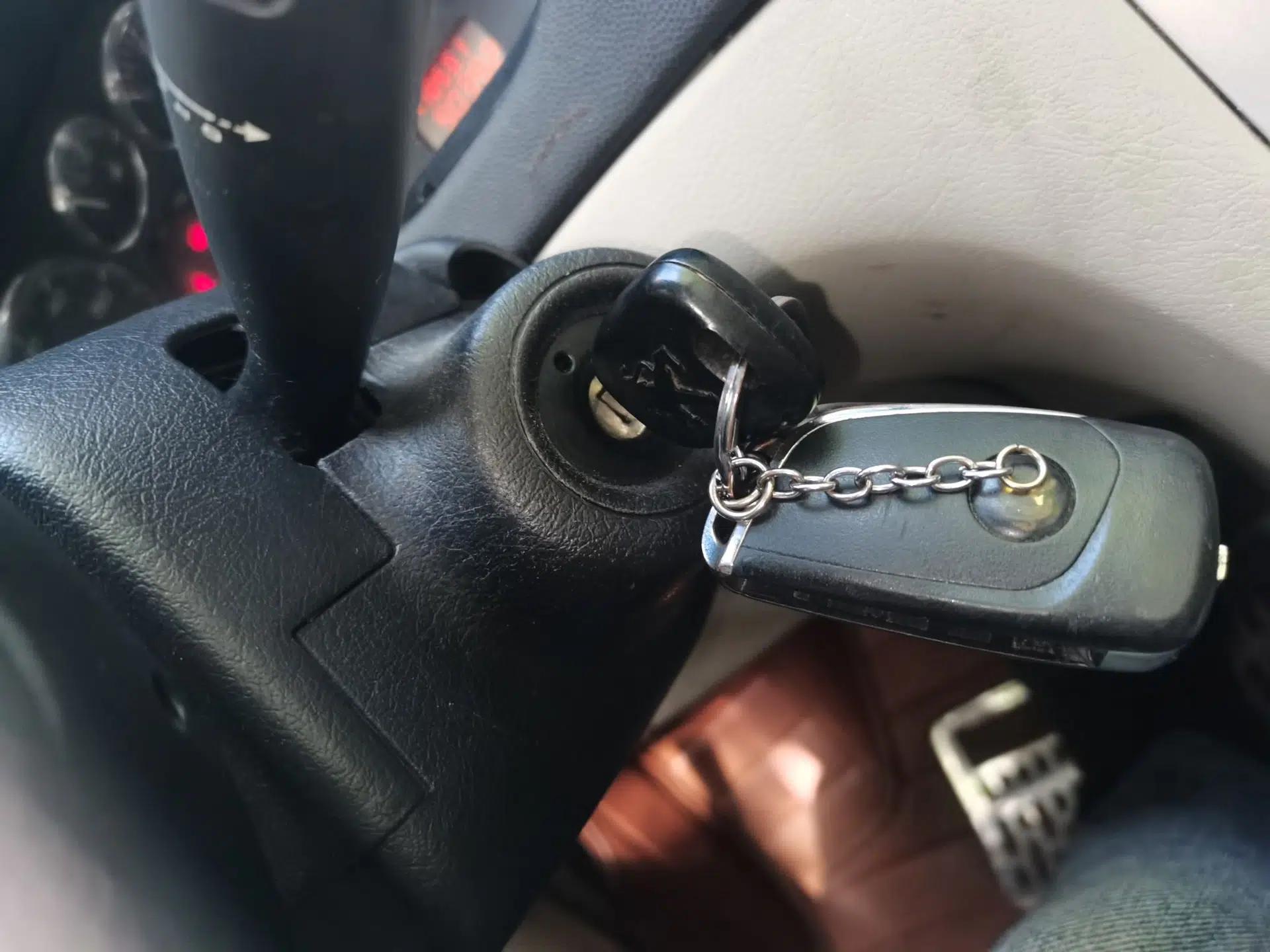 Peugeot 307 2012 Hatchback 1.6L Automatic Comfort Edition — миниатюра 9