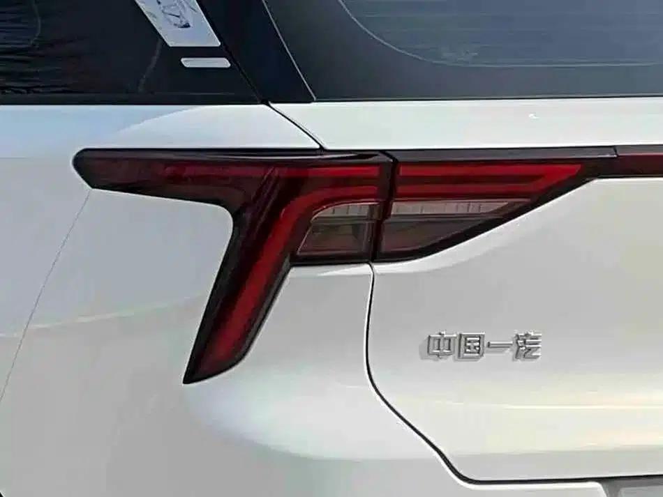 Bestune T55 2023 1.5T Automatic Leap Forward Edition — миниатюра 11