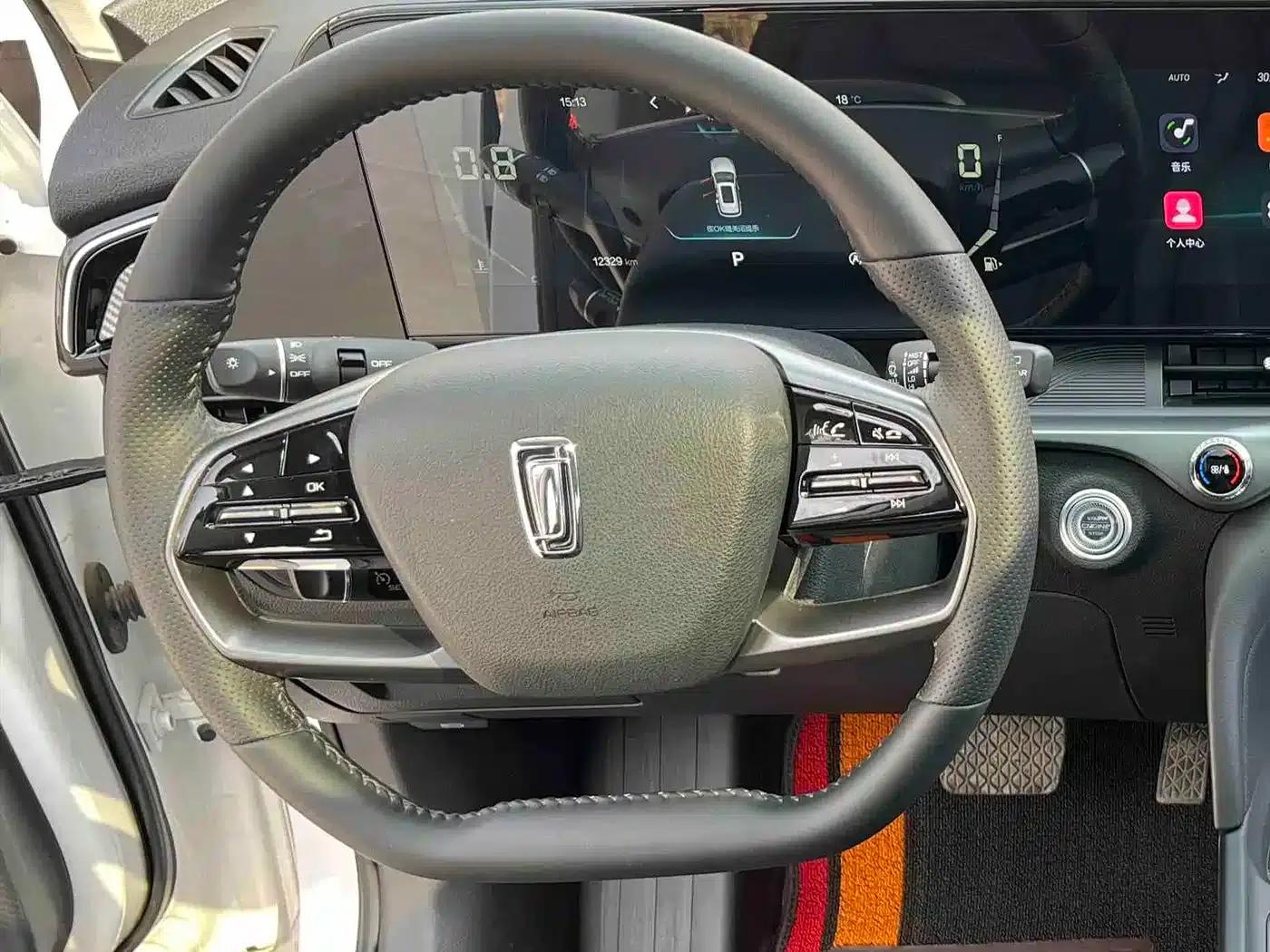 Bestune T55 2023 1.5T Automatic Leap Forward Edition — миниатюра 13