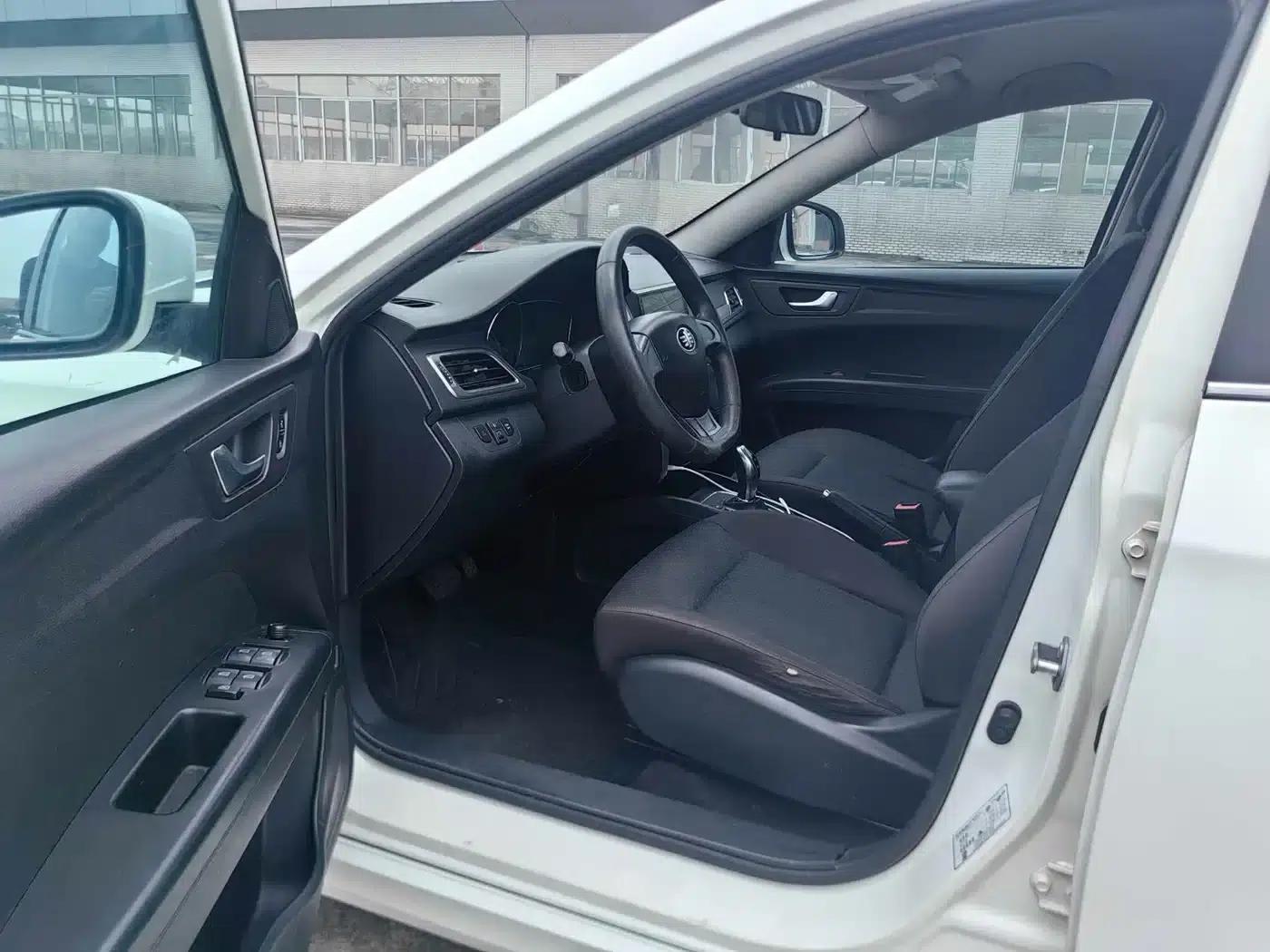 Bestune B30EV 2019 EV400 — миниатюра 9