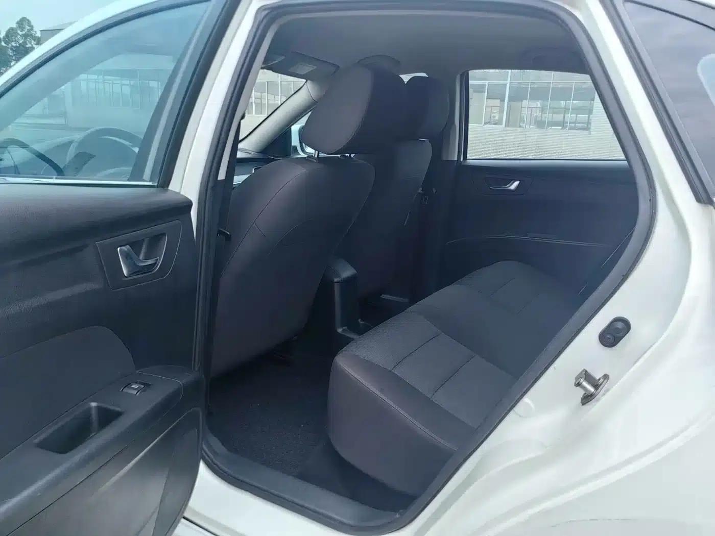 Bestune B30EV 2019 EV400 — миниатюра 10