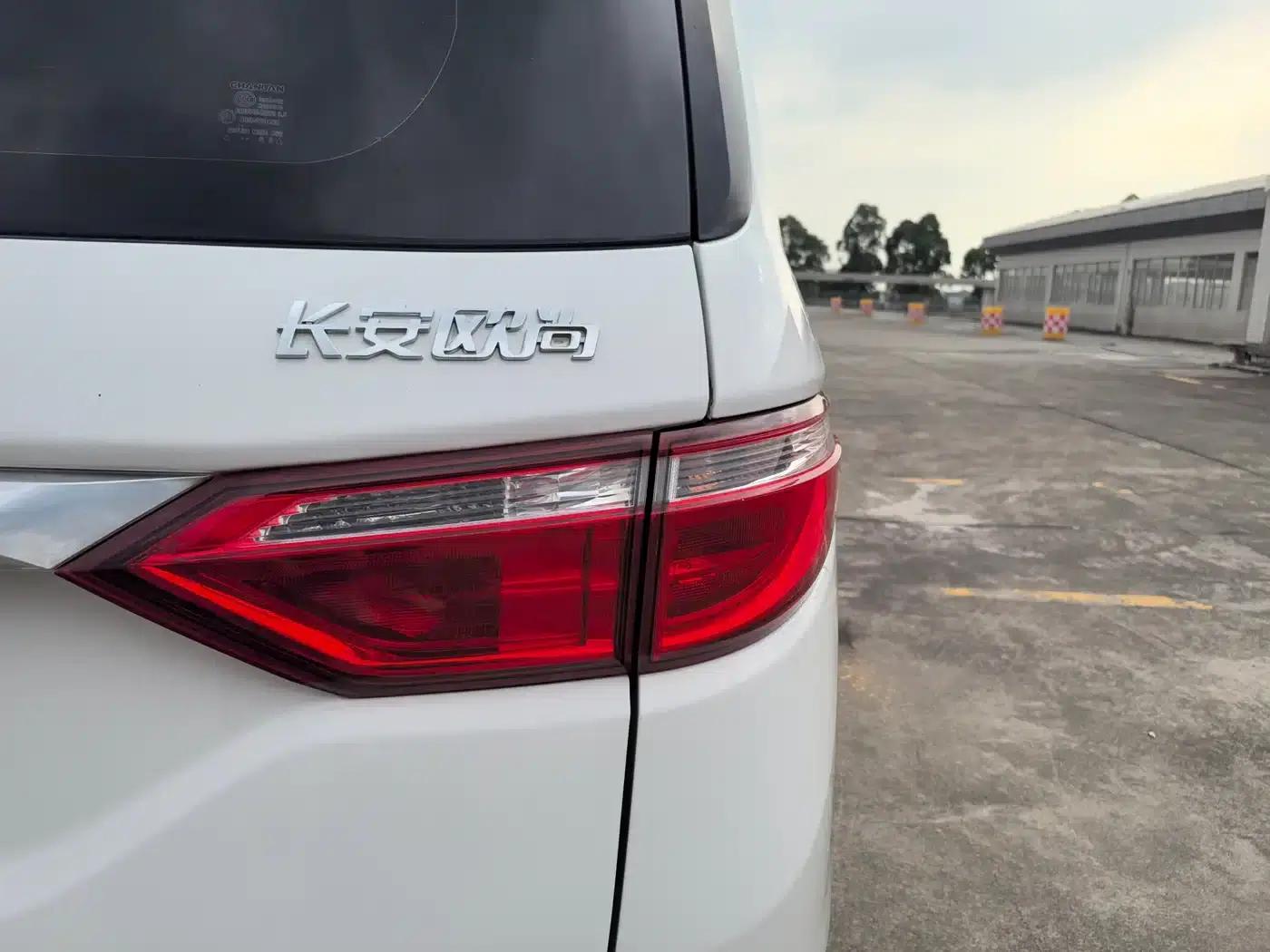 Changan Oushang A600 2016 1.5L Manual Deluxe 7-Seater — миниатюра 5