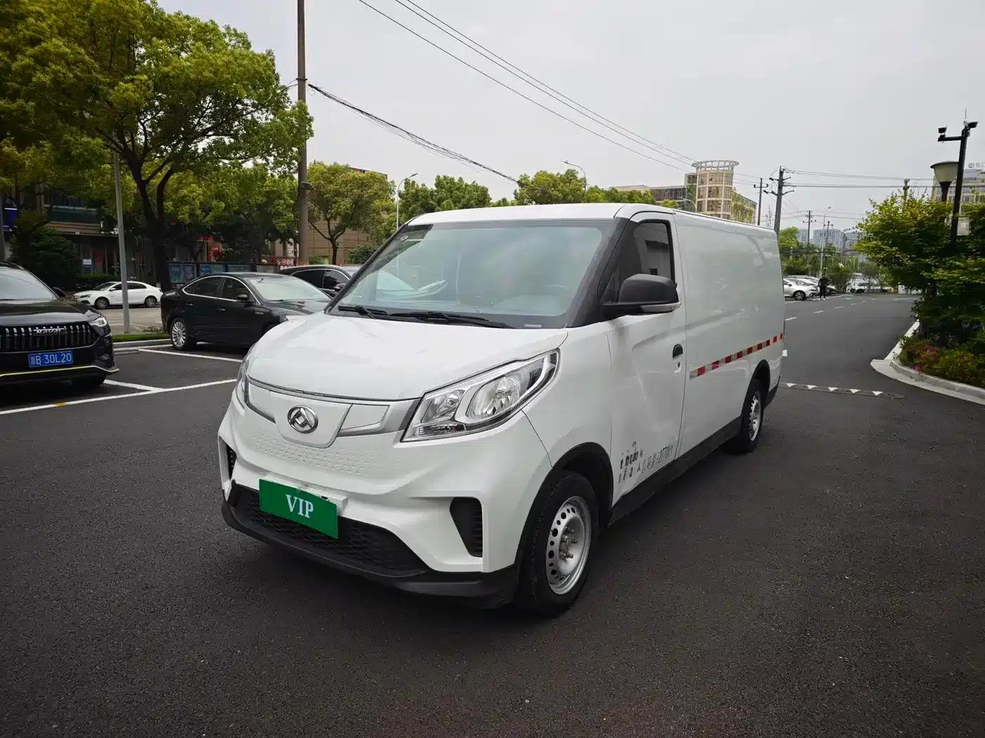 Maxus EV30 2023: Pure Electric Intelligent Logistics Expert - Long Wheelbase Guoxuan — миниатюра 1