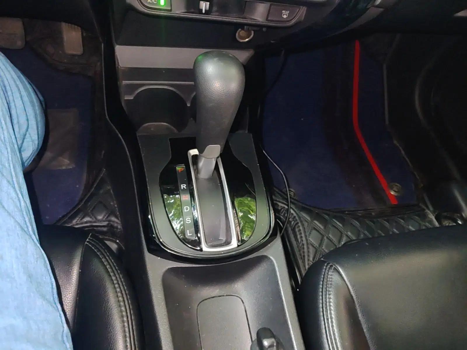 Honda Greiz 2016 1.5L CVT Fashion Edition — миниатюра 17