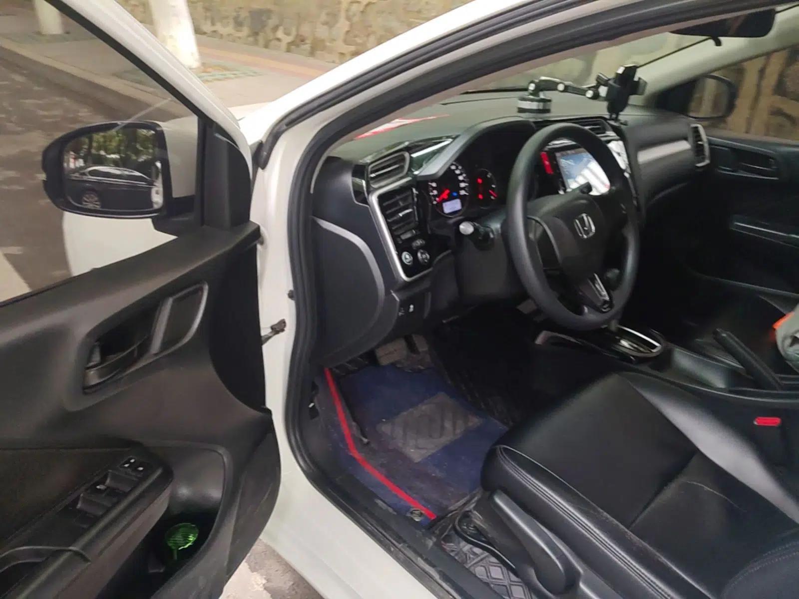 Honda Greiz 2016 1.5L CVT Fashion Edition — миниатюра 19