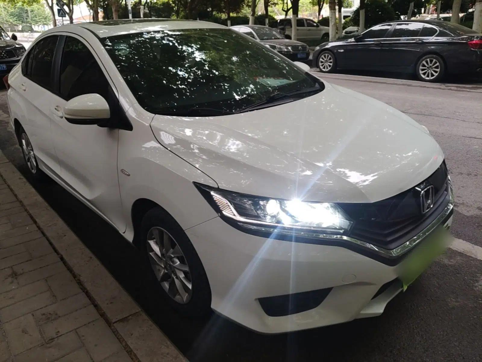 Honda Greiz 2016 1.5L CVT Fashion Edition — миниатюра 3