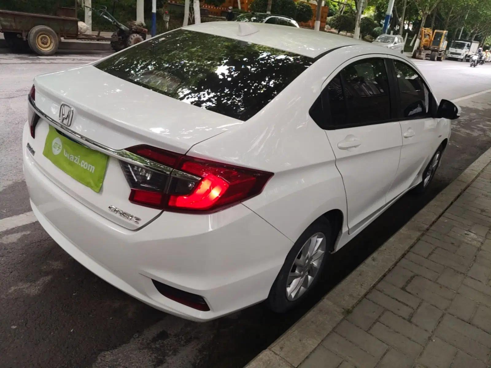 Honda Greiz 2016 1.5L CVT Fashion Edition — миниатюра 6