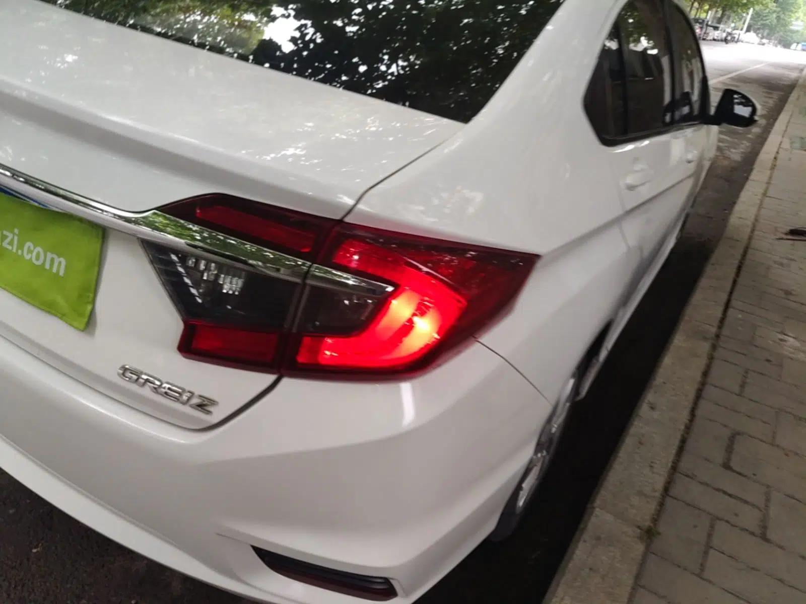Honda Greiz 2016 1.5L CVT Fashion Edition — миниатюра 7