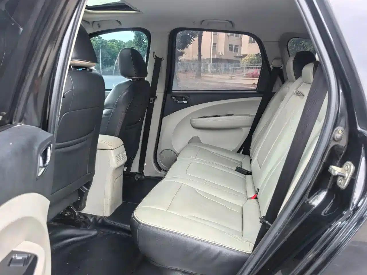 Jingyi X3 2016 1.5L Luxury Edition — миниатюра 6