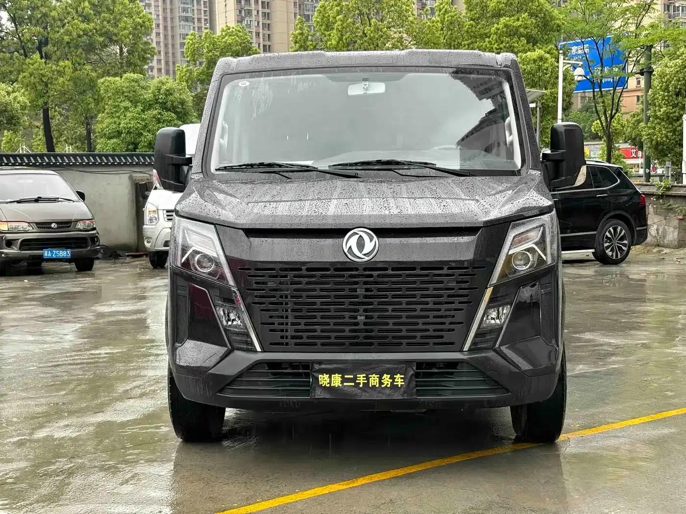 Yufeng 2023 V9+ 2.0T Manual Front-Wheel Drive Multi-Functional Short Wheelbase Low Roof 5/6 Seat — миниатюра 2