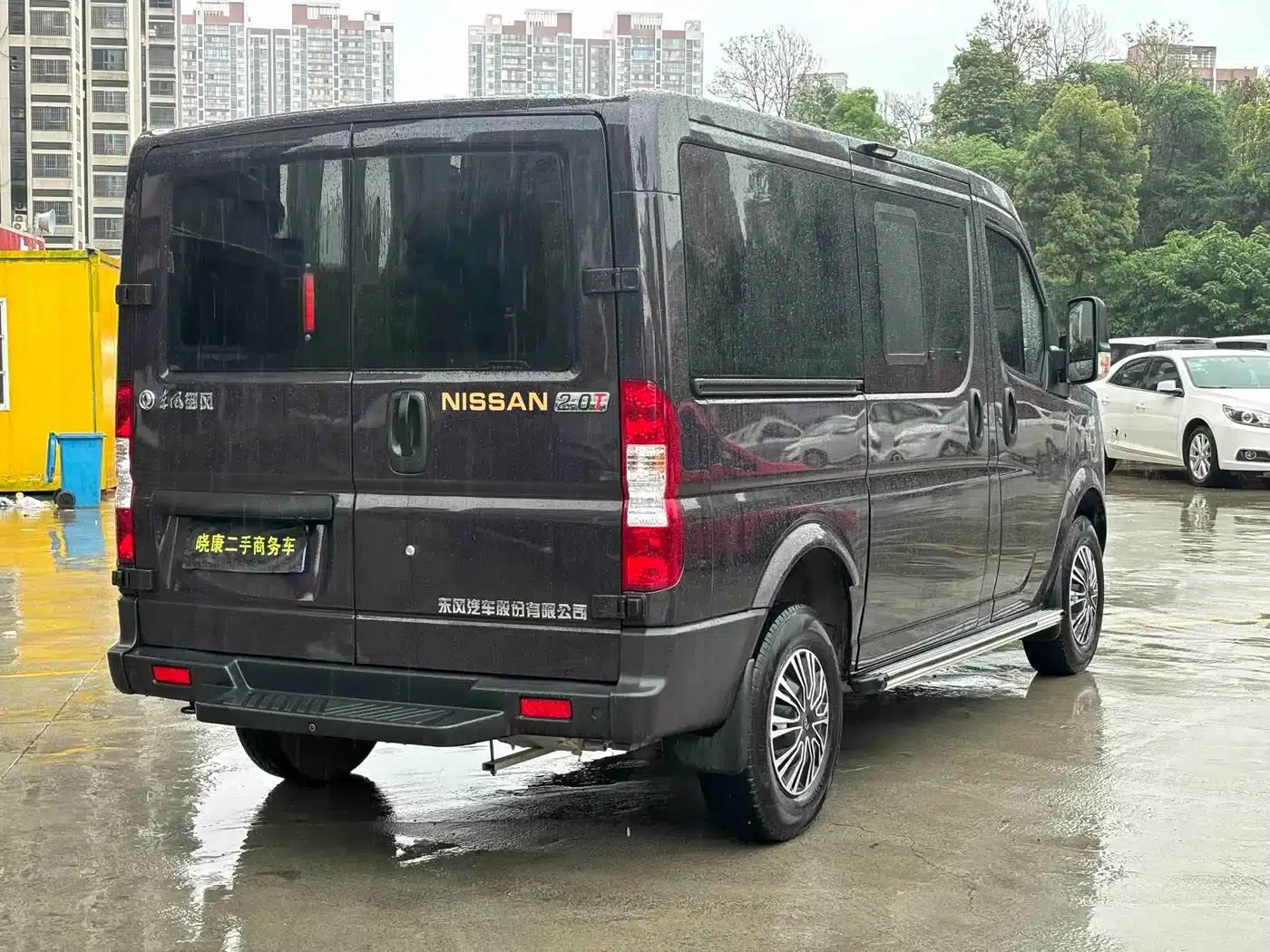 Yufeng 2023 V9+ 2.0T Manual Front-Wheel Drive Multi-Functional Short Wheelbase Low Roof 5/6 Seat — миниатюра 12