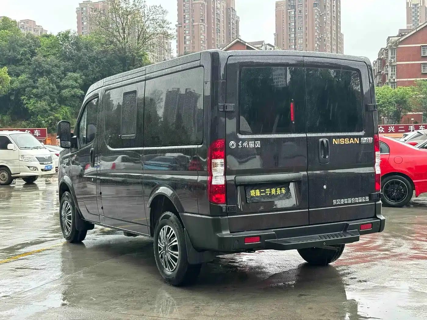 Yufeng 2023 V9+ 2.0T Manual Front-Wheel Drive Multi-Functional Short Wheelbase Low Roof 5/6 Seat — миниатюра 14