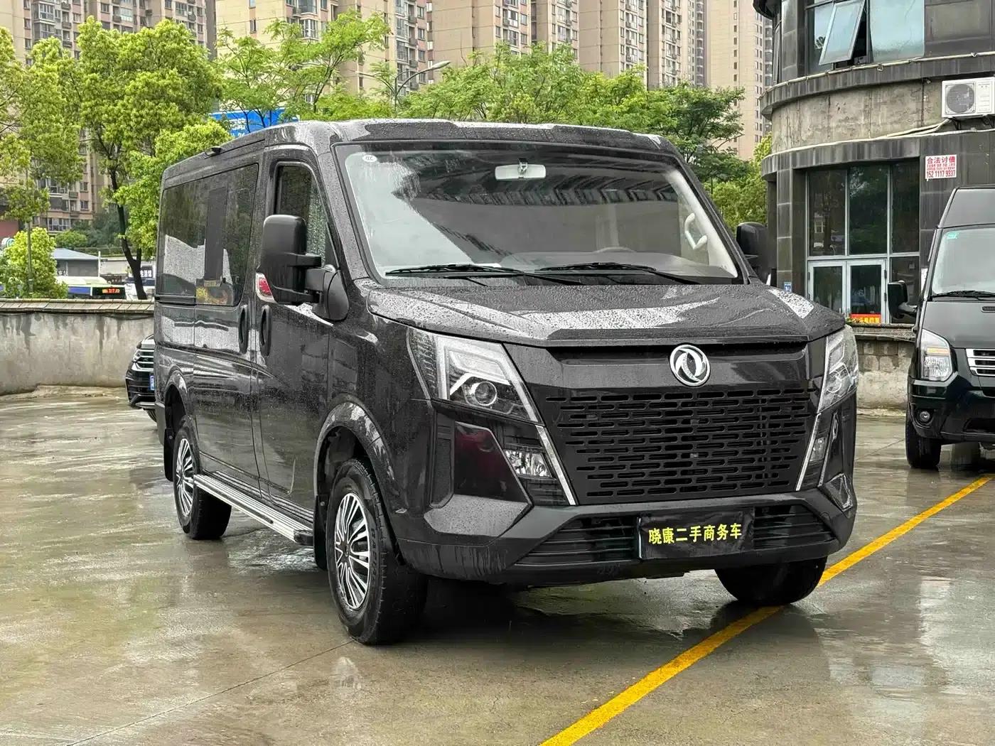 Yufeng 2023 V9+ 2.0T Manual Front-Wheel Drive Multi-Functional Short Wheelbase Low Roof 5/6 Seat — миниатюра 3