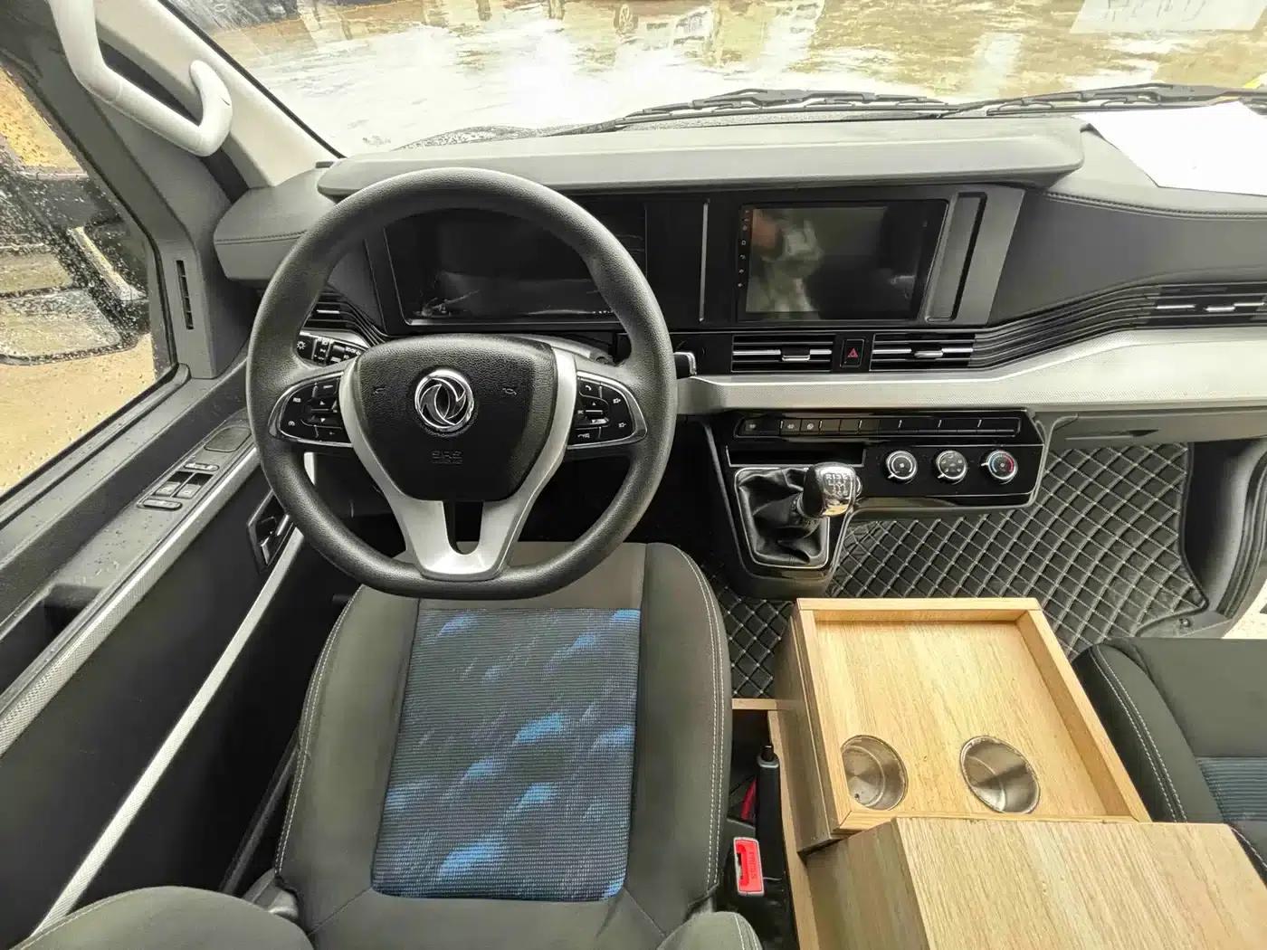 Yufeng 2023 V9+ 2.0T Manual Front-Wheel Drive Multi-Functional Short Wheelbase Low Roof 5/6 Seat — миниатюра 7