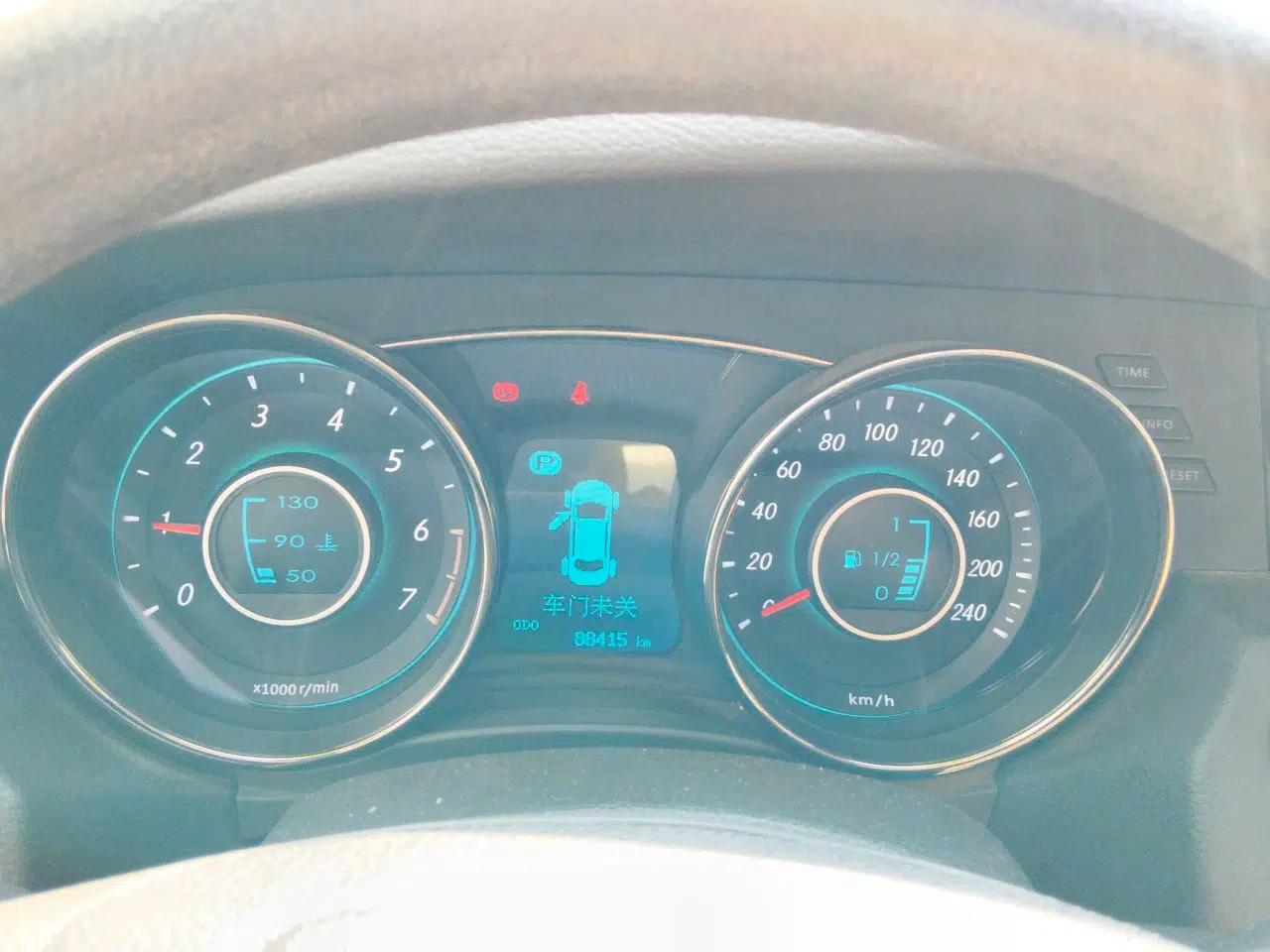 BAIC Senova D50 2014 1.5L CVT Standard Edition — миниатюра 12
