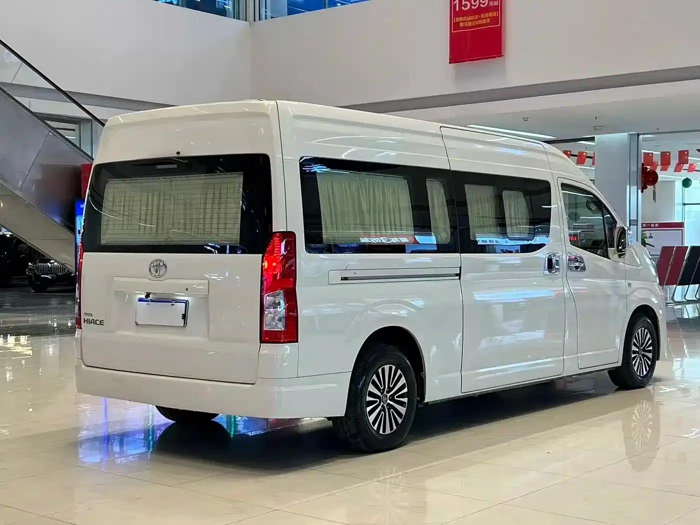 2019 HIACE 3.5L Automatic — миниатюра 4