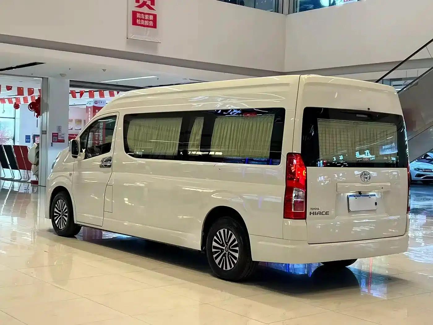 2019 HIACE 3.5L Automatic — миниатюра 6