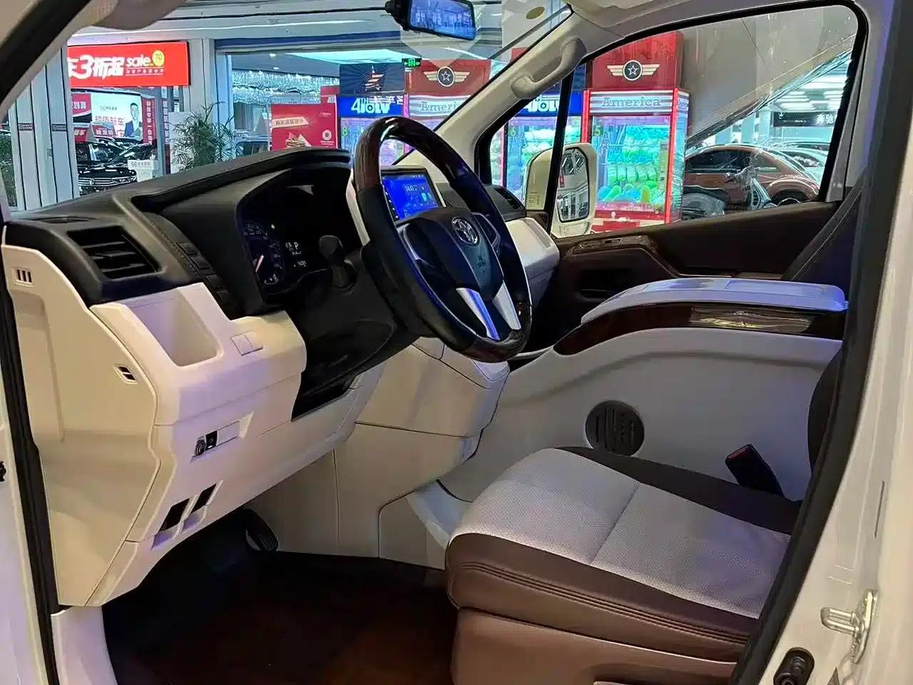 2019 HIACE 3.5L Automatic — миниатюра 7