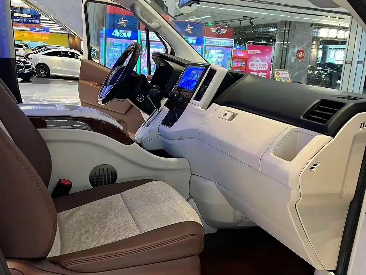 2019 HIACE 3.5L Automatic — миниатюра 8