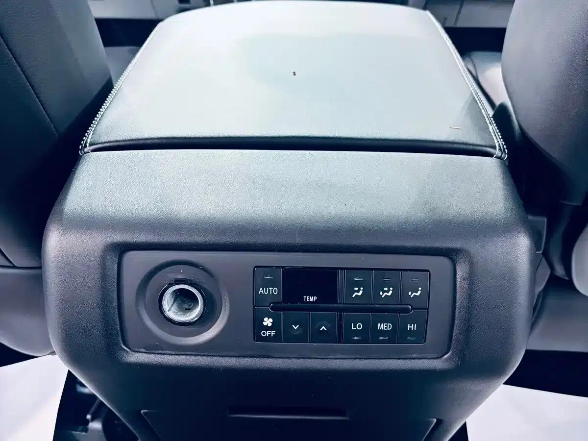 2016 Sequoia 5.7L Middle East Edition — миниатюра 12