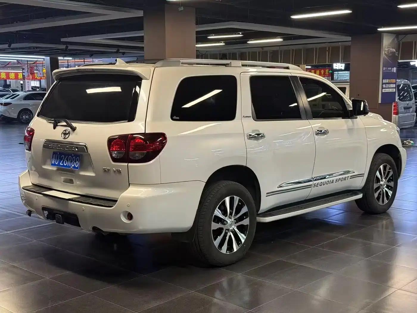 2018 Sequoia 5.7L Automatic — миниатюра 11