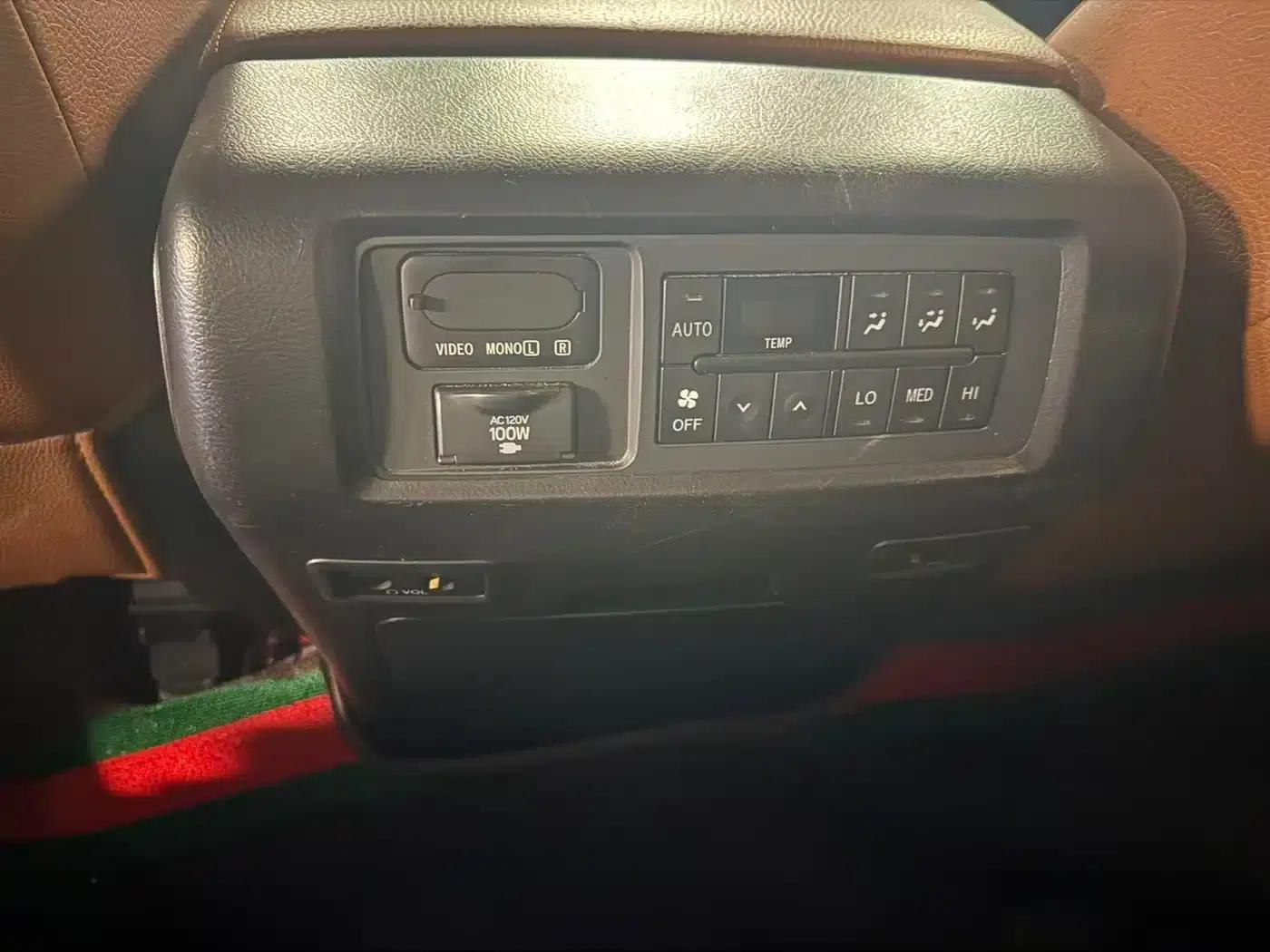 2018 Sequoia 5.7L Automatic — миниатюра 8