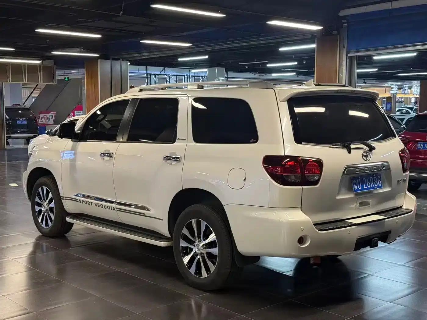 2018 Sequoia 5.7L Automatic — миниатюра 9