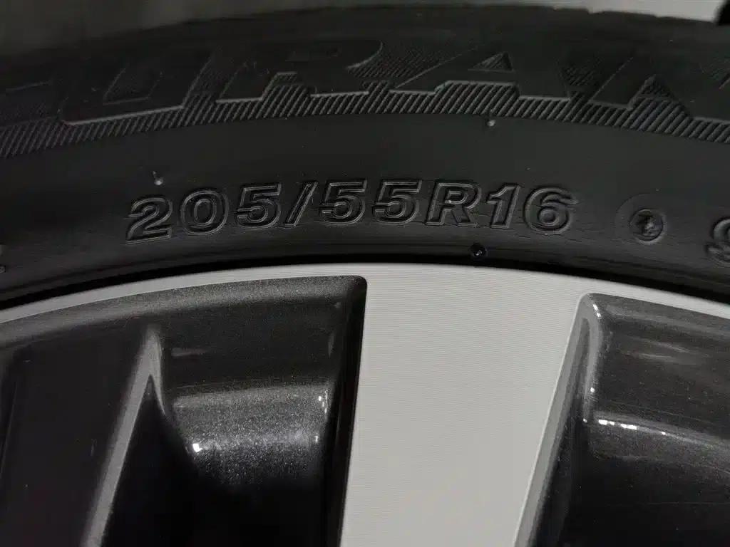 Corolla Hybrid E+ 2019 1.8L E-CVT Leading Edition — миниатюра 24
