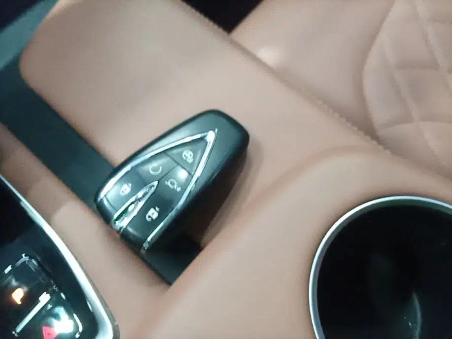 CHANGAN UNI-Z New Energy 2024 Blue Whale Smart Electric iDD 125km Beyond Edition — миниатюра 22