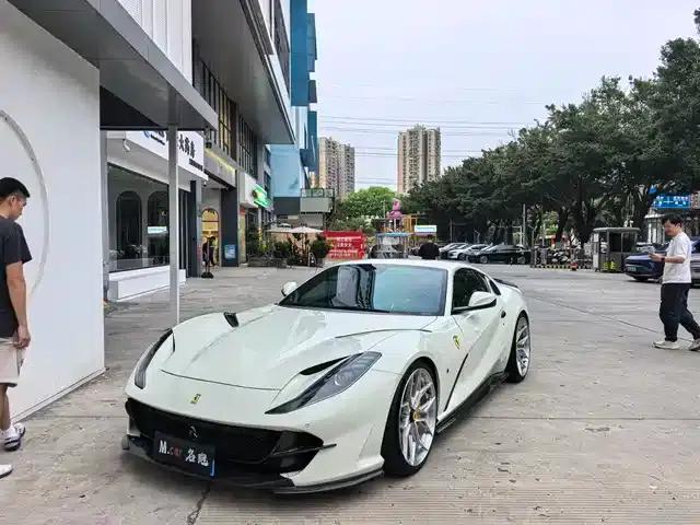 Ferrari 812 2017 6.5L Superfast