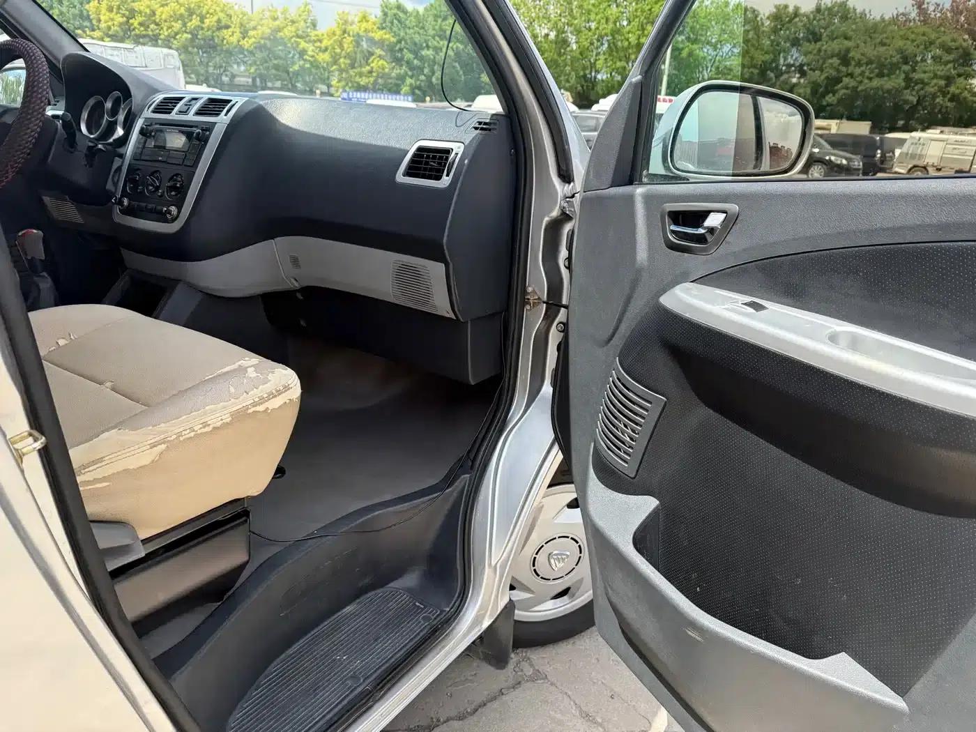 2016 MPV E 2.0L Commercial Edition 7-seater 4G63 — миниатюра 29