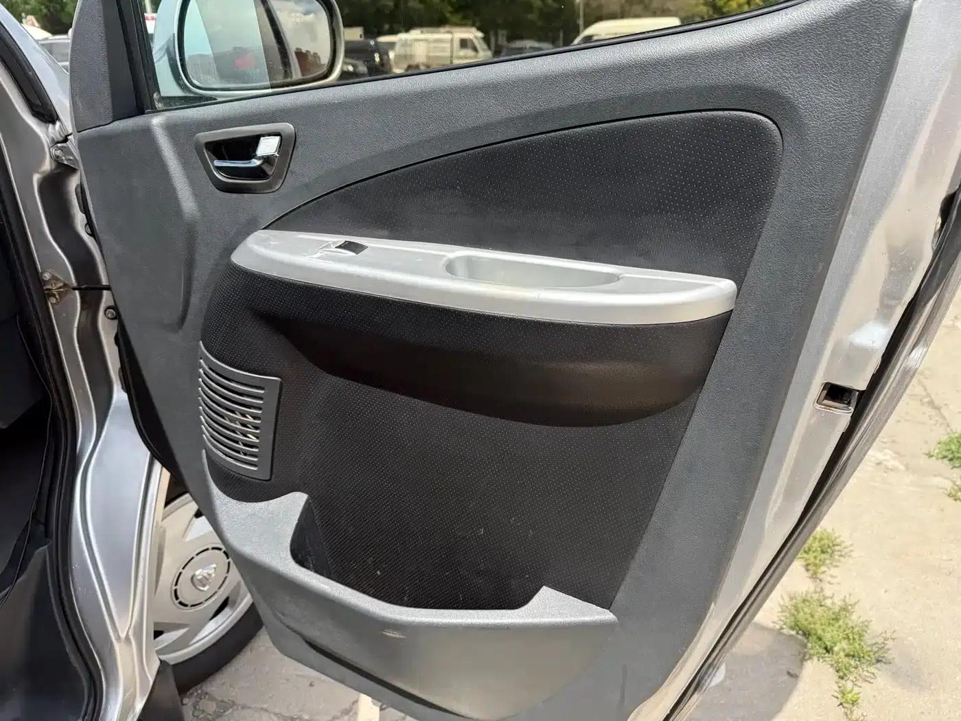2016 MPV E 2.0L Commercial Edition 7-seater 4G63 — миниатюра 30