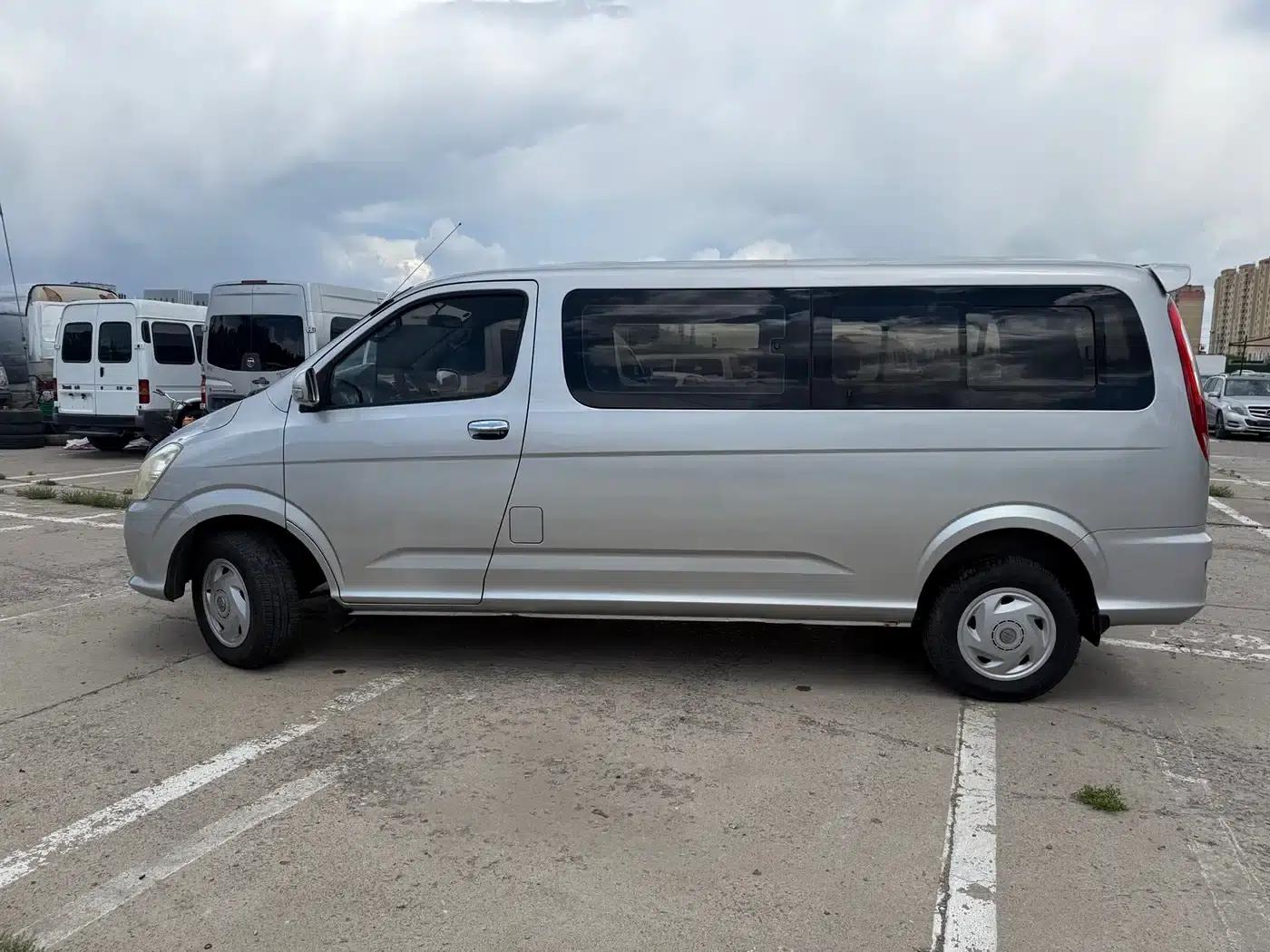 2016 MPV E 2.0L Commercial Edition 7-seater 4G63 — миниатюра 4