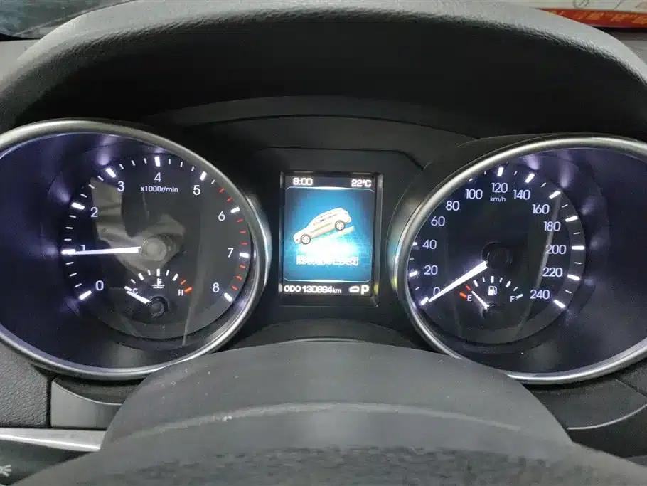 Haval H8 2015 2.0T 4WD Comfort Model — миниатюра 14