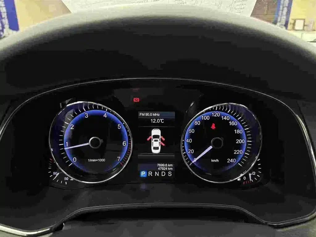 Hongqi H7 2015 2.0T Luxury Edition — миниатюра 4